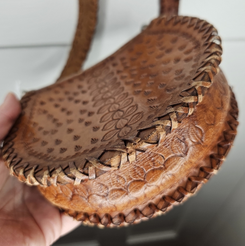 VTG 70s Tooled Leather Bag - Picture 13 of 14